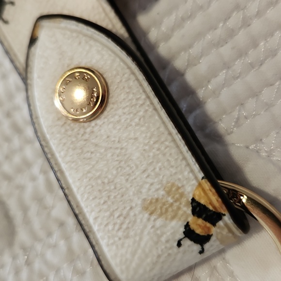 NWT Coach BEE ๐ print key ring trigger snap bag clip keys cream gold - Picture 6 of 7